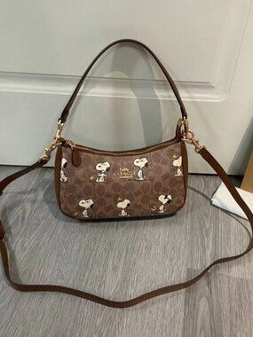 NWT Coach X Peanuts Teri Shoulder Bag In Signature Canvas With Snoopy Prin